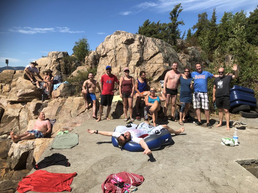 Hashers on the rocks